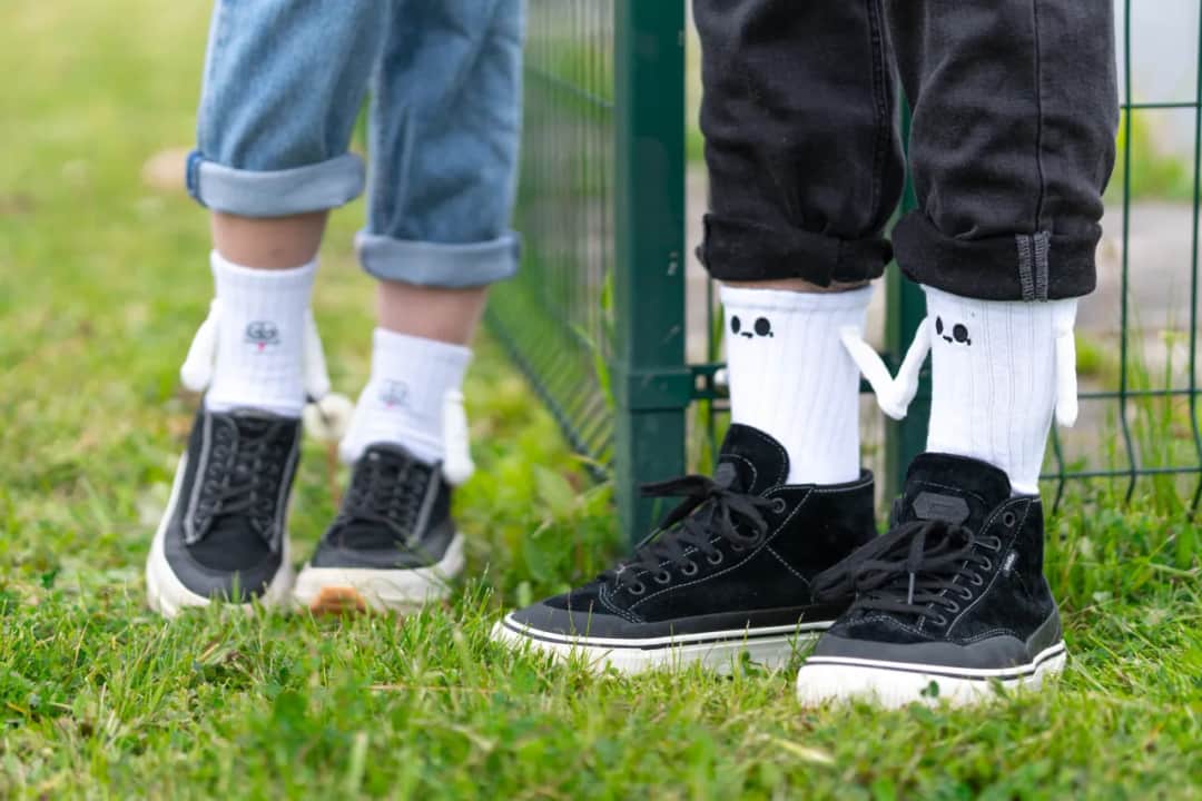 Jakie skarpetki do czarnych butów? Uniknij wpadki, bądź stylowy!