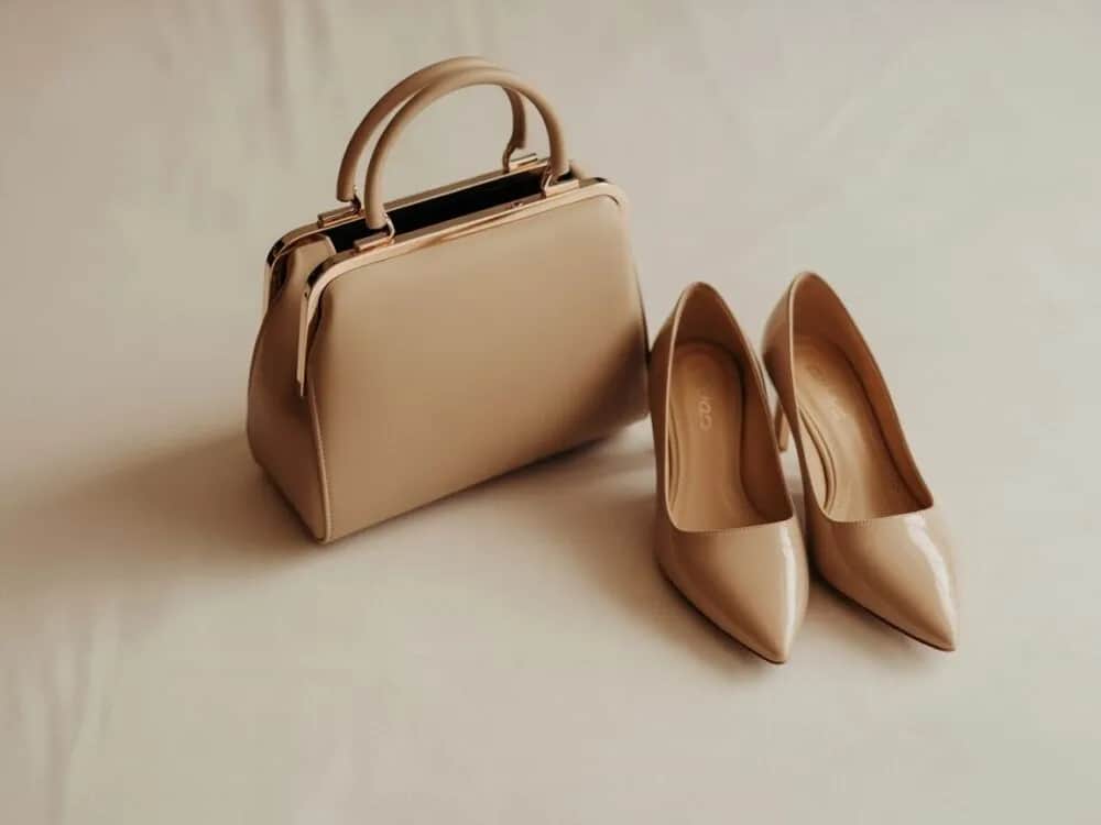 Jaki kolor torebki do beżowych butów? Odkryj idealne połączenia!
