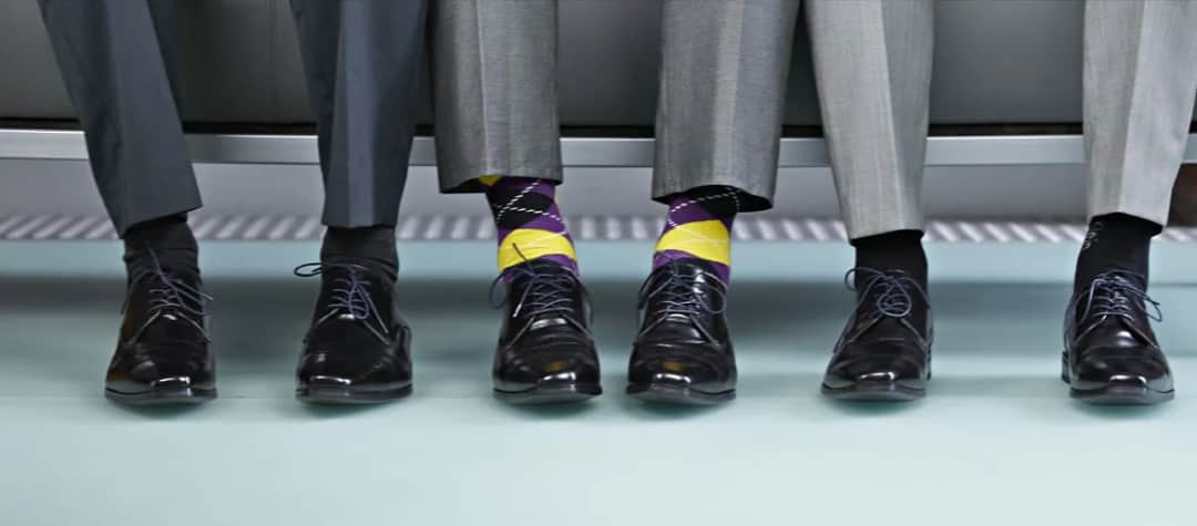 Skarpetki do szarego garnituru: uniknij wpadki, wyglądaj elegancko!