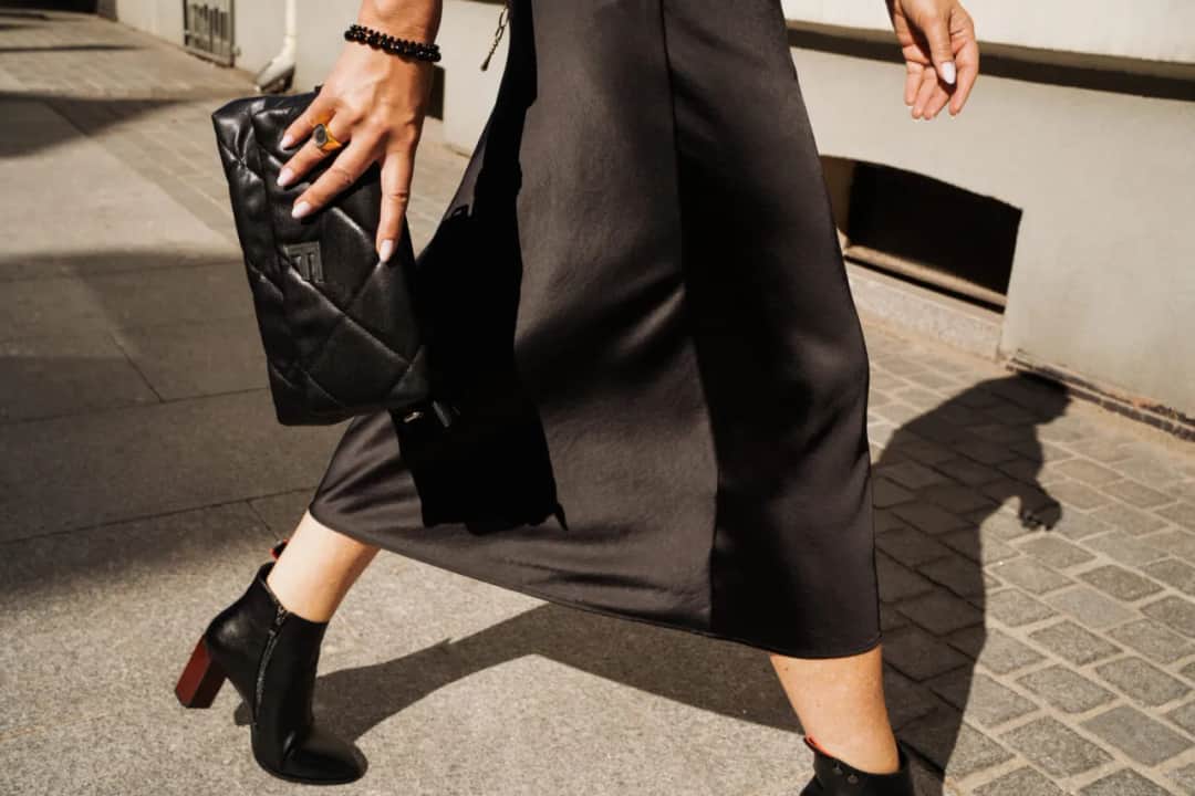 Idealne buty do sukienki midi: Triki na dłuższą sylwetkę