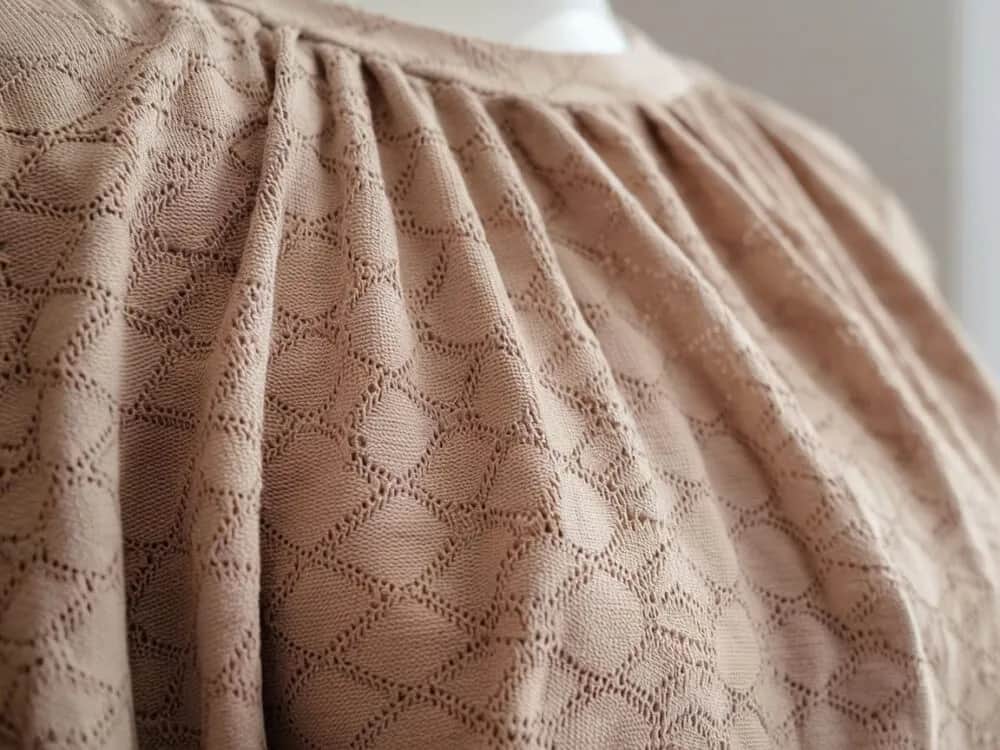 Trykotowa bluzka: Poznaj sekret komfortu i stylu. Przewodnik!